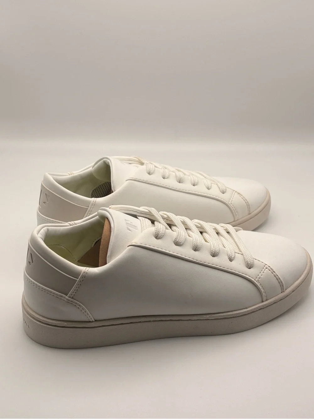 NWT Thousand Fell Womens 6.5 White Lace Up Vegan Low Top Sneakers Sustainable